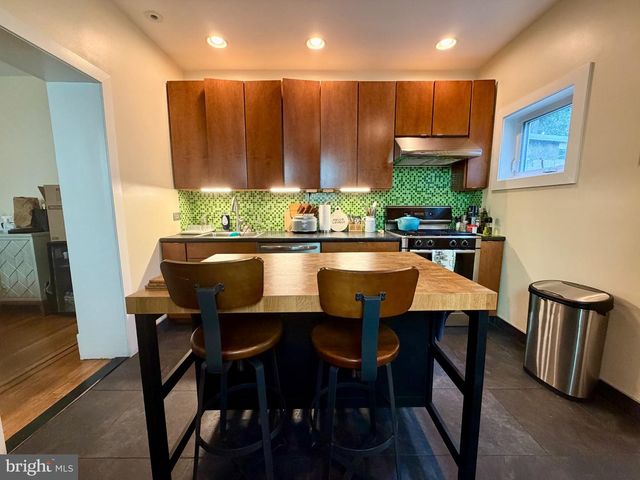 15 W ABINGTON AVE, Philadelphia, PA 19118
