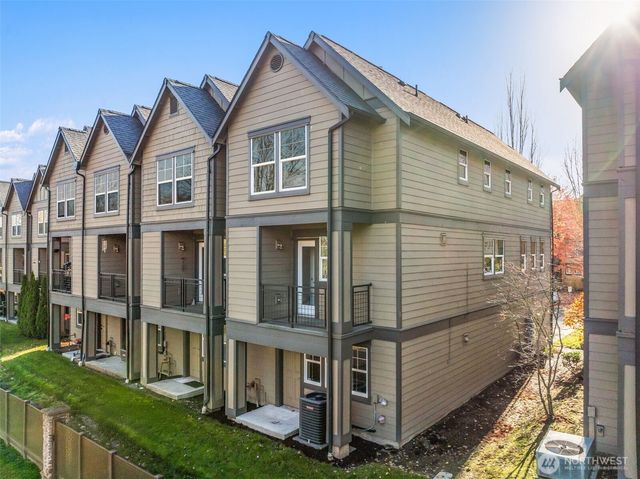 2670 SW Sylvan Heights Drive, Seattle, WA 98106