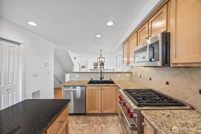 2670 SW Sylvan Heights Drive, Seattle, WA 98106