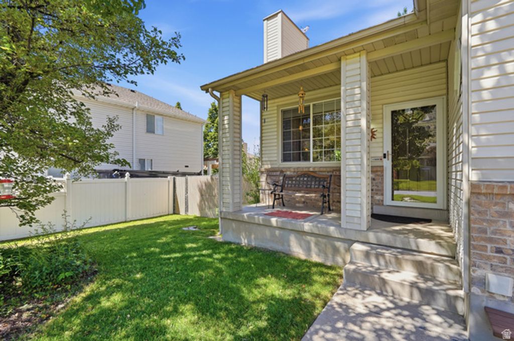 Image 4 of property listing at 1178 S 70 W, Farmington, UT 84025