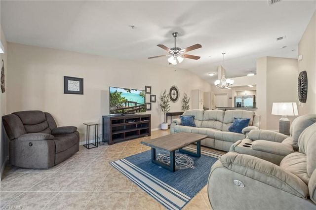 1113 Winding Pines CIR # 203, Cape Coral, FL 33909