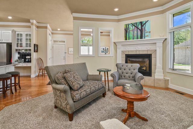 3243 S Kickapoo Avenue, Springfield, MO 65804