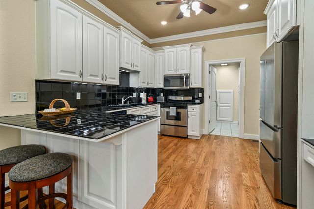 3243 S Kickapoo Avenue, Springfield, MO 65804