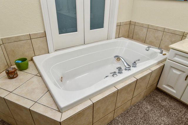 3243 S Kickapoo Avenue, Springfield, MO 65804