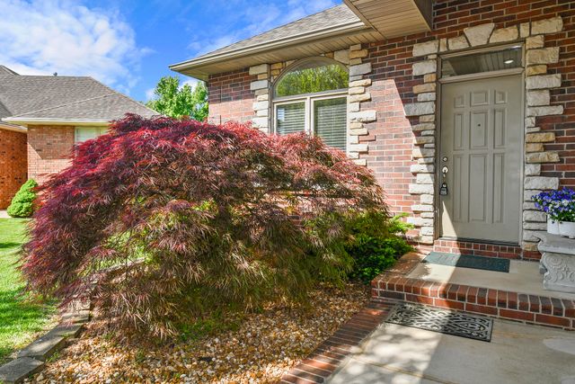 3243 S Kickapoo Avenue, Springfield, MO 65804
