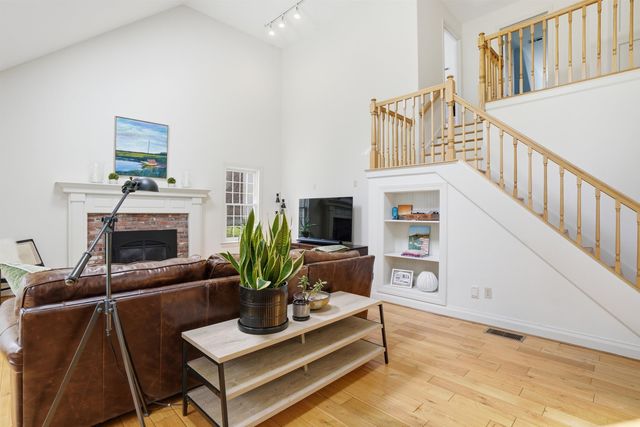 28 Wright Acres Road, Bedford, NH 03110