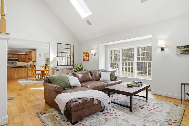 28 Wright Acres Road, Bedford, NH 03110