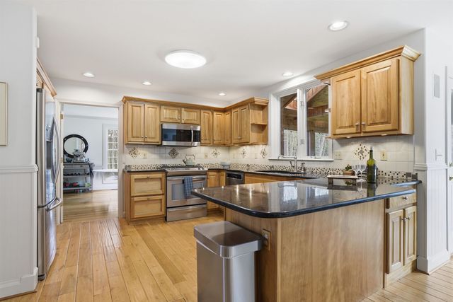 28 Wright Acres Road, Bedford, NH 03110