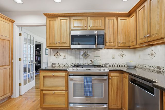 28 Wright Acres Road, Bedford, NH 03110