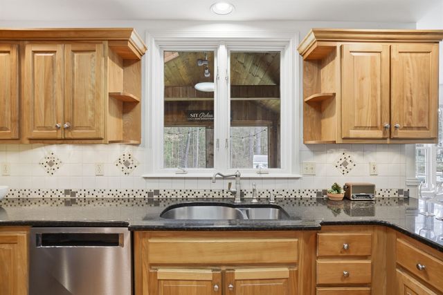 28 Wright Acres Road, Bedford, NH 03110
