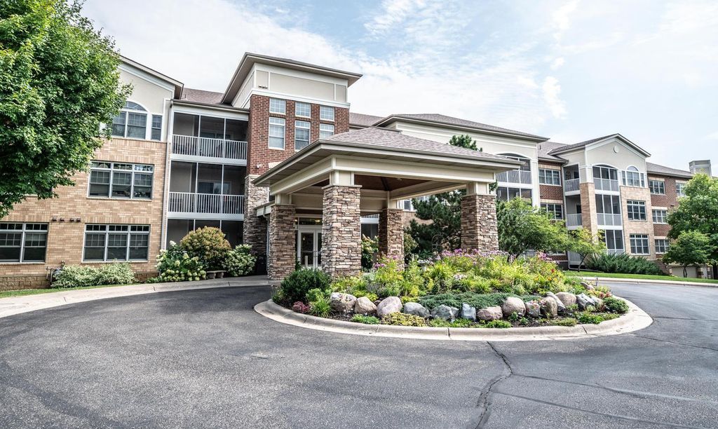 500 Greenhaven Drive 205, Burnsville, MN 55306 — photo 2