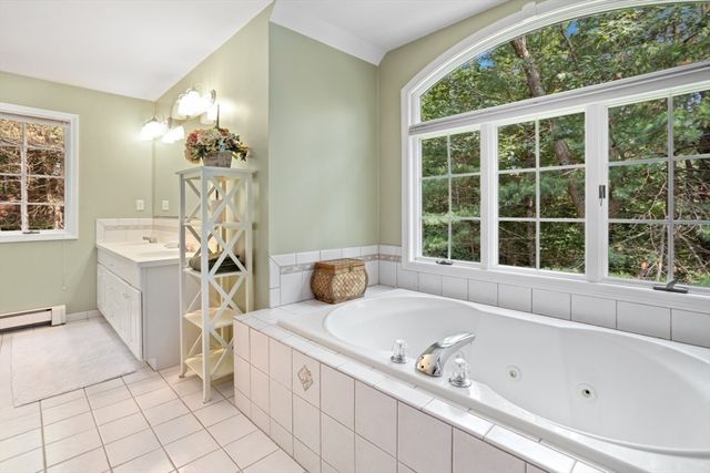 105 Flint Farm Rd, Middleton, MA 01949