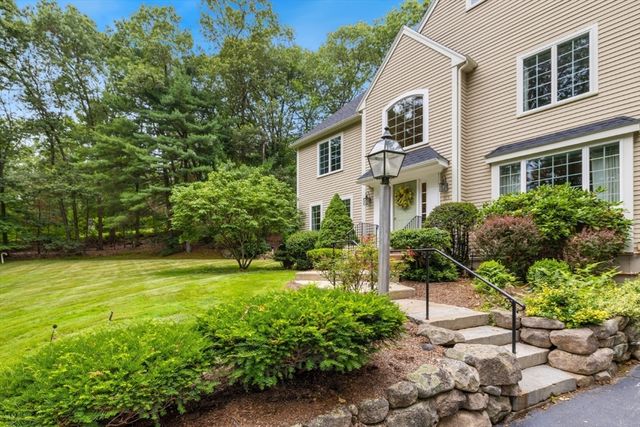 105 Flint Farm Rd, Middleton, MA 01949