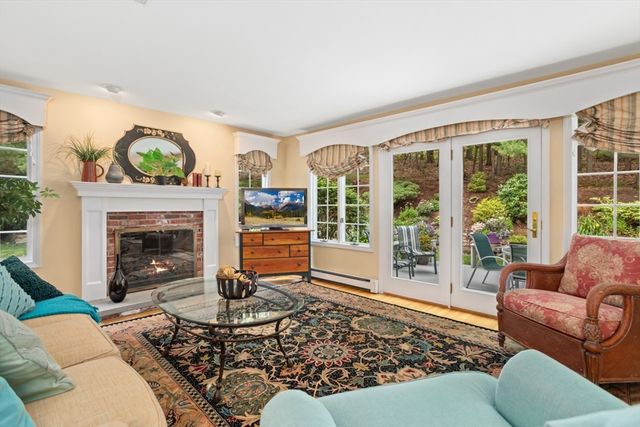 105 Flint Farm Rd, Middleton, MA 01949