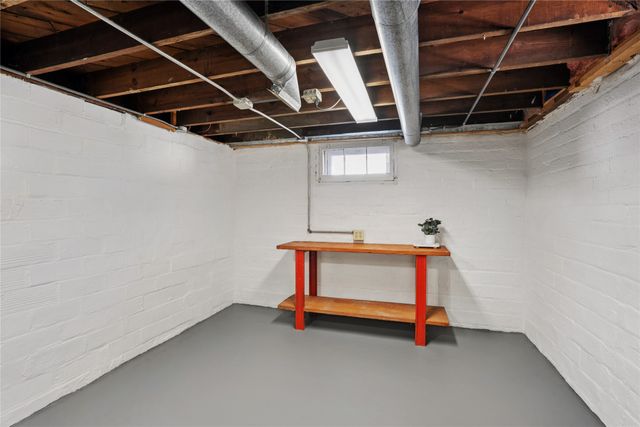 2833 School Street, Des Moines, IA 50311