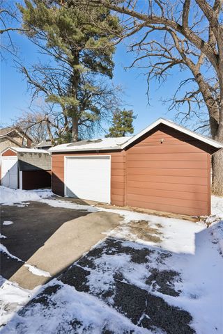 2833 School Street, Des Moines, IA 50311