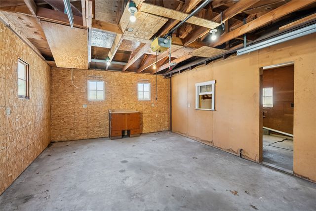 2833 School Street, Des Moines, IA 50311