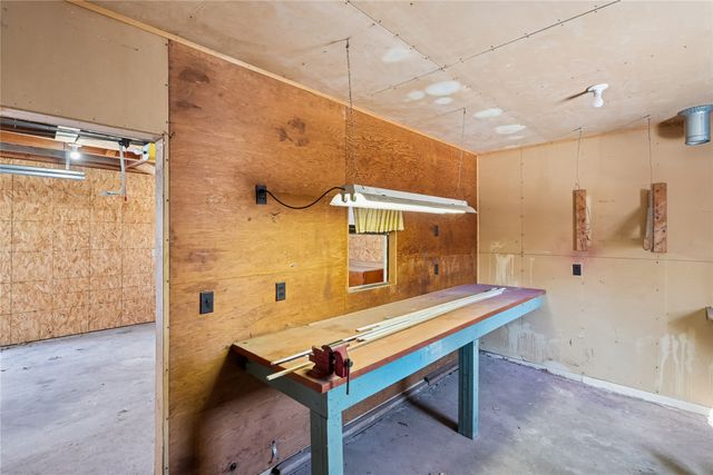 2833 School Street, Des Moines, IA 50311