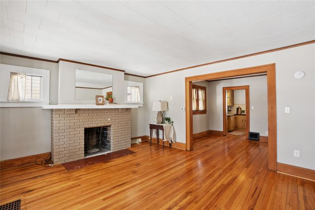 2833 School Street, Des Moines, IA 50311