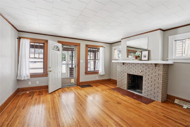 2833 School Street, Des Moines, IA 50311