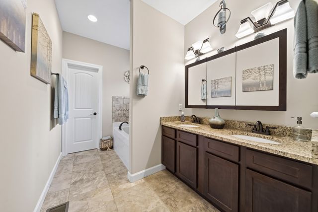 130 Tison Ln, Cottontown, TN 37048