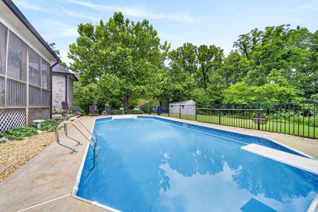 130 Tison Ln, Cottontown, TN 37048