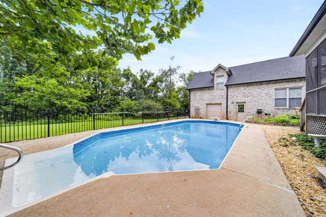 130 Tison Ln, Cottontown, TN 37048