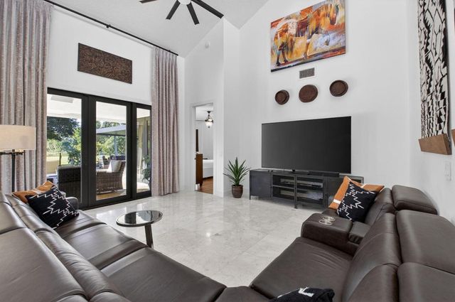 10236 La Reina Road, Delray Beach, FL 33446