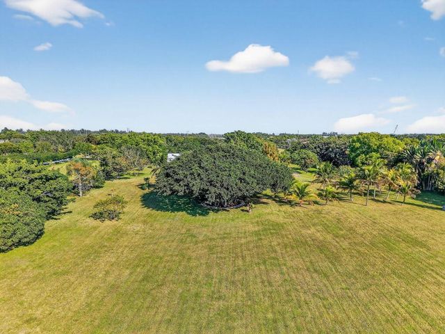 10236 La Reina Road, Delray Beach, FL 33446