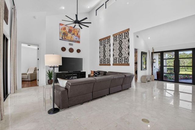 10236 La Reina Road, Delray Beach, FL 33446