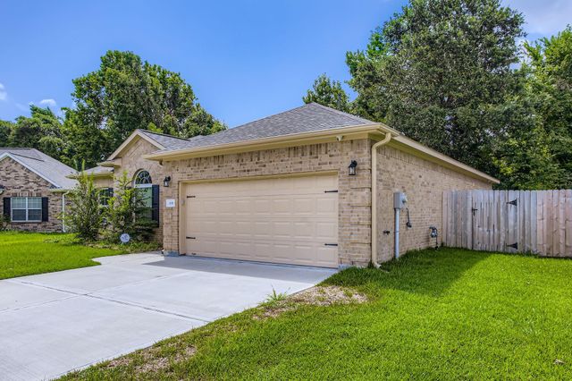 418 Pebble Drive, Dayton, TX 77535