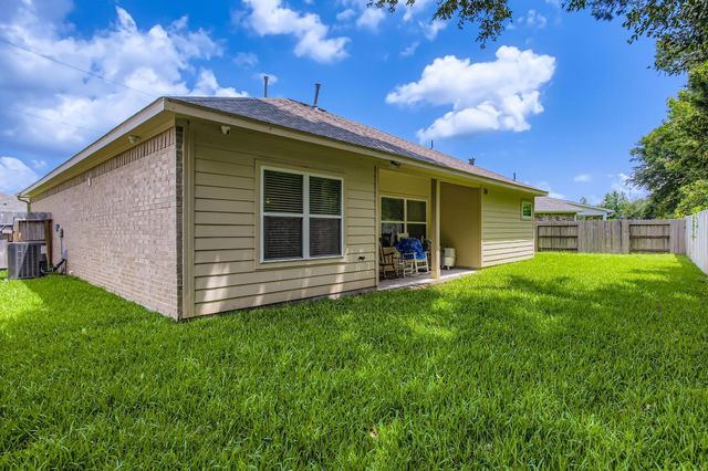 418 Pebble Drive, Dayton, TX 77535
