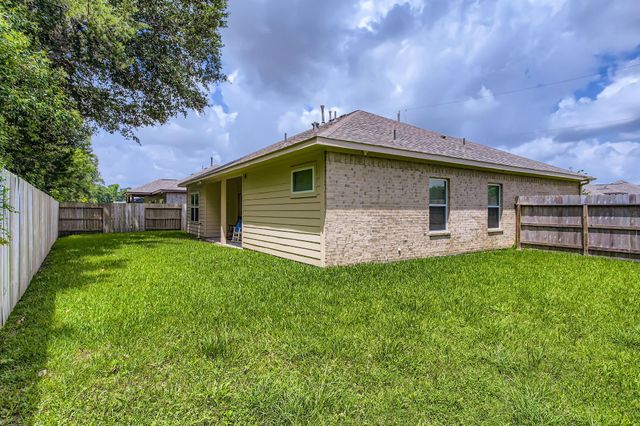 418 Pebble Drive, Dayton, TX 77535