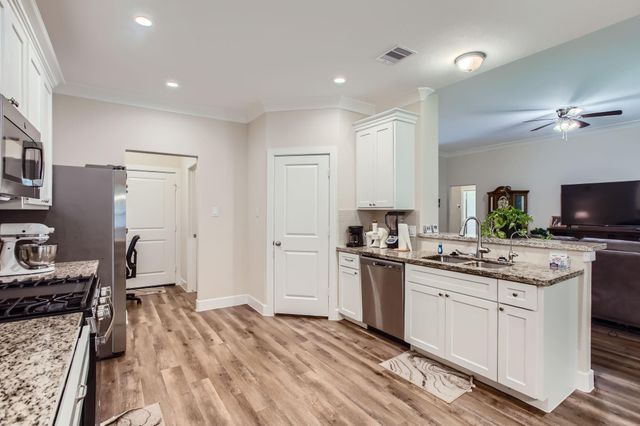 418 Pebble Drive, Dayton, TX 77535