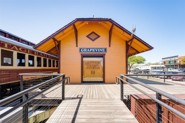 843 E Wall Street, Grapevine, TX 76051