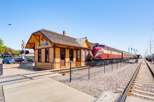 843 E Wall Street, Grapevine, TX 76051