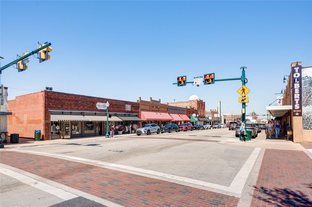 843 E Wall Street, Grapevine, TX 76051