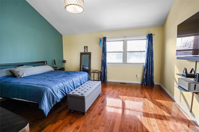 2860 Nicole Court, Oceanside, NY 11572