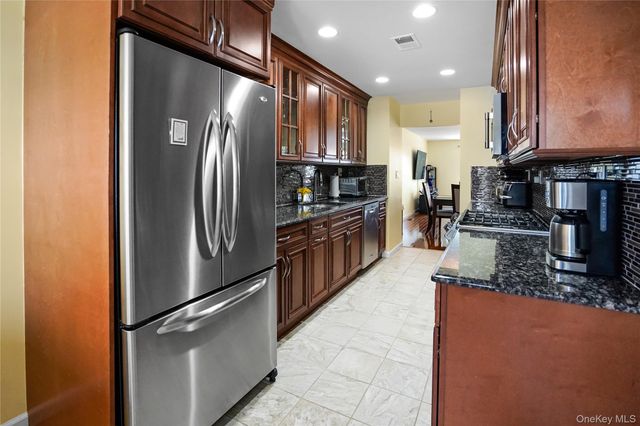 2860 Nicole Court, Oceanside, NY 11572