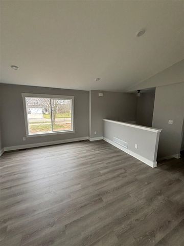 4011 Groveland Avenue, Wyoming, MI 49519