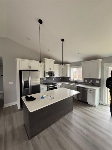 4011 Groveland Avenue, Wyoming, MI 49519