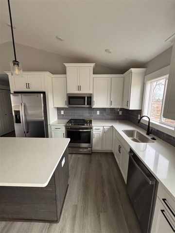 4011 Groveland Avenue, Wyoming, MI 49519