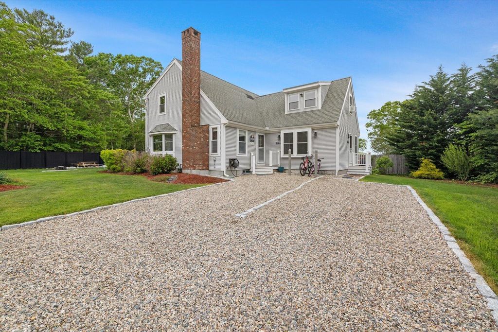 266 Algonquin Avenue, Mashpee, MA 02649