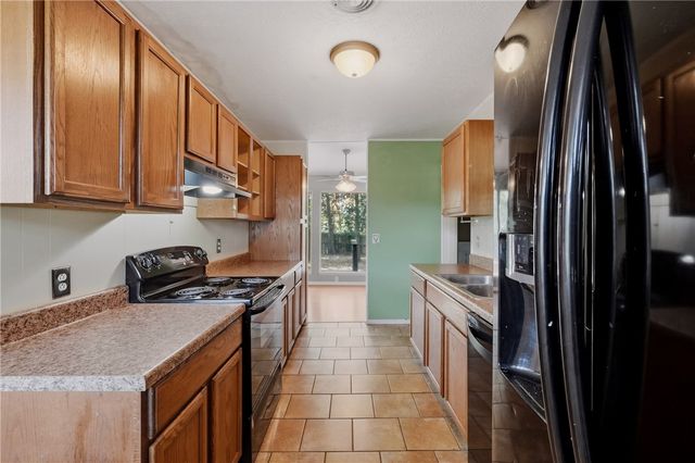 13 Sheneman Drive, Bella Vista, AR 72715