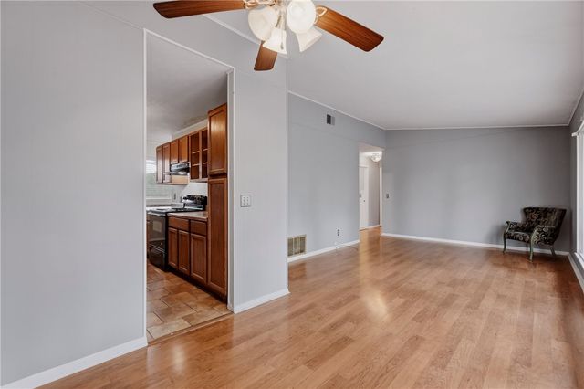 13 Sheneman Drive, Bella Vista, AR 72715