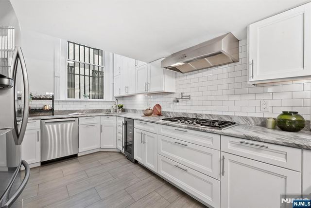 83 Montgomery Street 201, Jersey City, NJ 07302