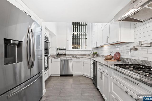 83 Montgomery Street 201, Jersey City, NJ 07302