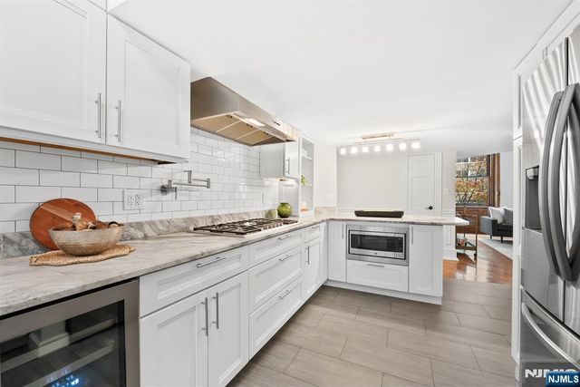 83 Montgomery Street 201, Jersey City, NJ 07302