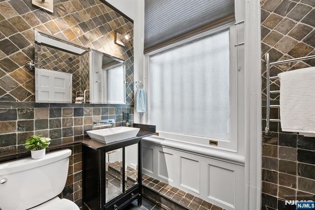 83 Montgomery Street 201, Jersey City, NJ 07302