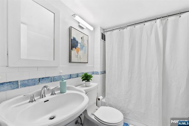 83 Montgomery Street 201, Jersey City, NJ 07302